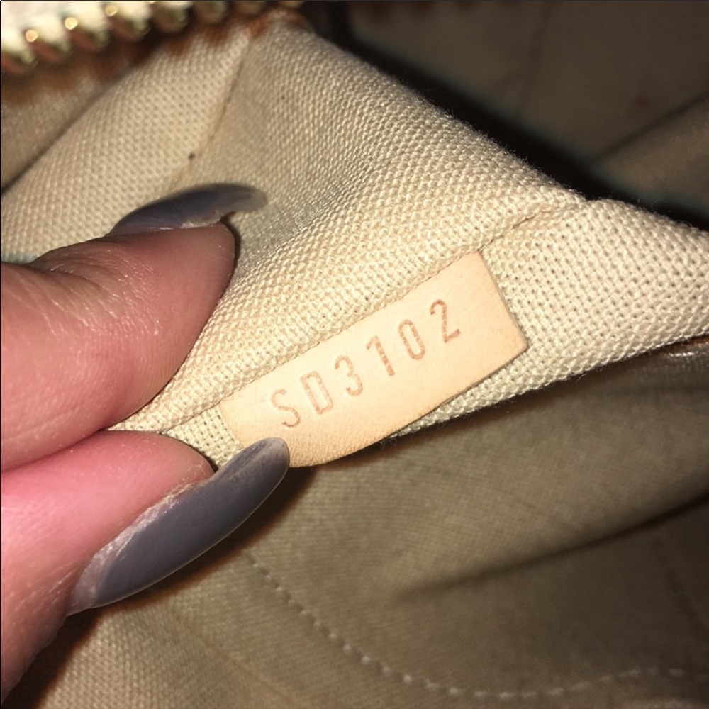 Traded** Louis Vuitton crossbody bag - Picture 3 of 16
